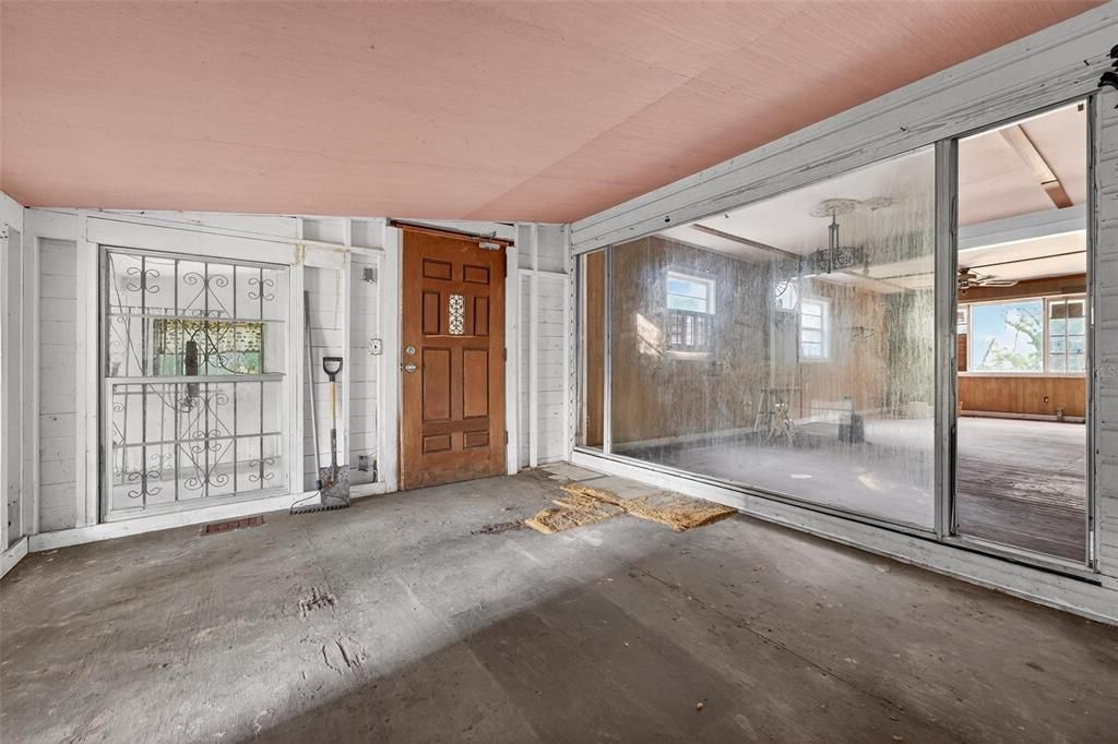 待售: $225,000 (2 贝兹, 1 浴室, 908 平方英尺)