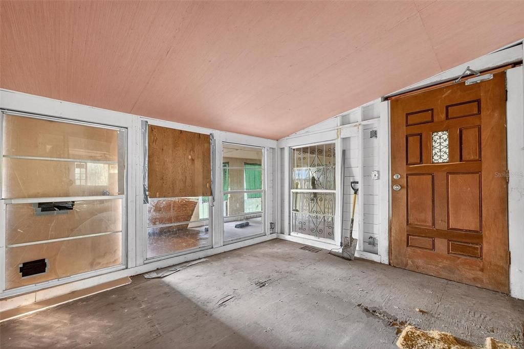 待售: $225,000 (2 贝兹, 1 浴室, 908 平方英尺)