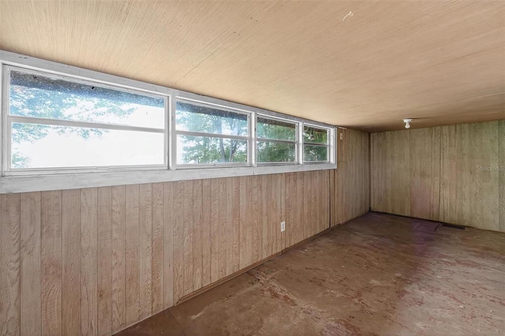 待售: $225,000 (2 贝兹, 1 浴室, 908 平方英尺)