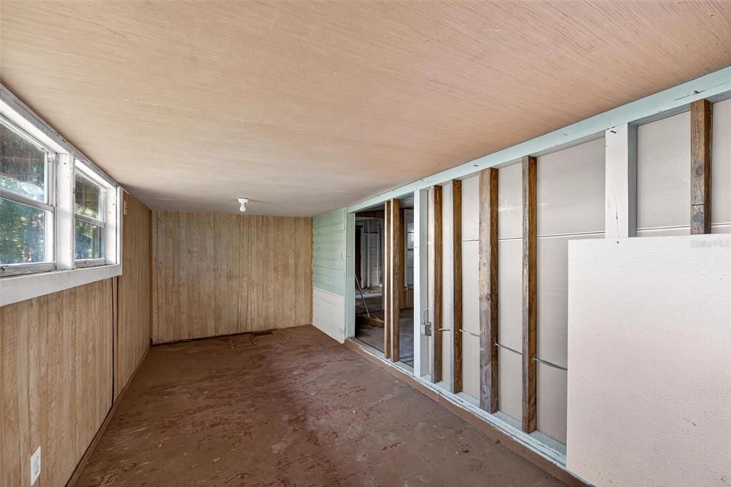 待售: $225,000 (2 贝兹, 1 浴室, 908 平方英尺)