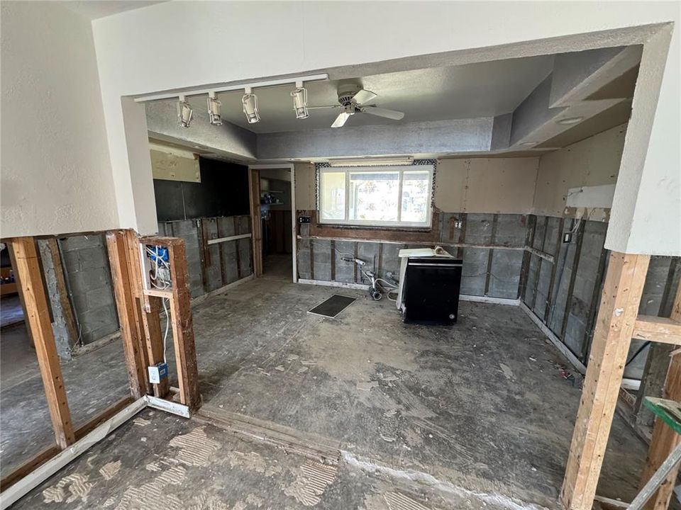 For Sale: $1,300,000 (0.28 acres)