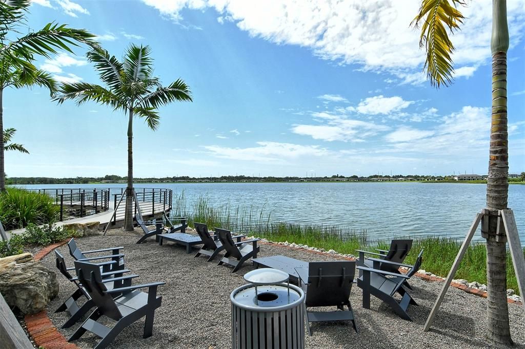 合同活跃: $1,289,990 (3 贝兹, 3 浴室, 2567 平方英尺)