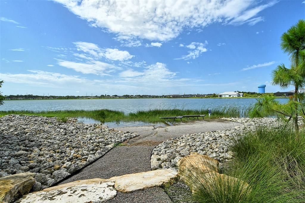 合同活跃: $1,289,990 (3 贝兹, 3 浴室, 2567 平方英尺)