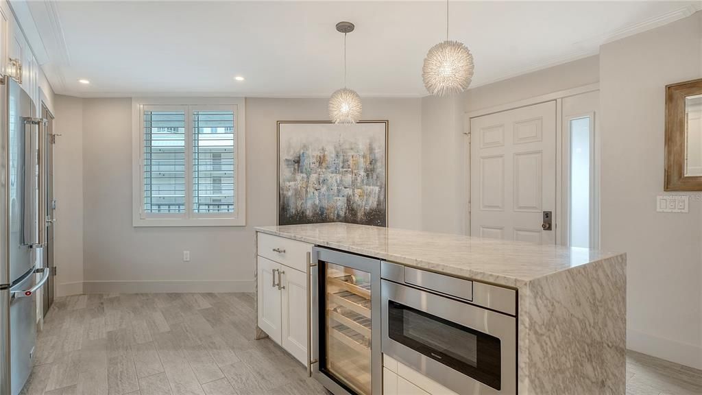 Под контрактом: $1,450,000 (2 спален, 2 ванн, 1498 Квадратных фут)