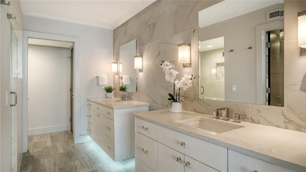 Под контрактом: $1,450,000 (2 спален, 2 ванн, 1498 Квадратных фут)