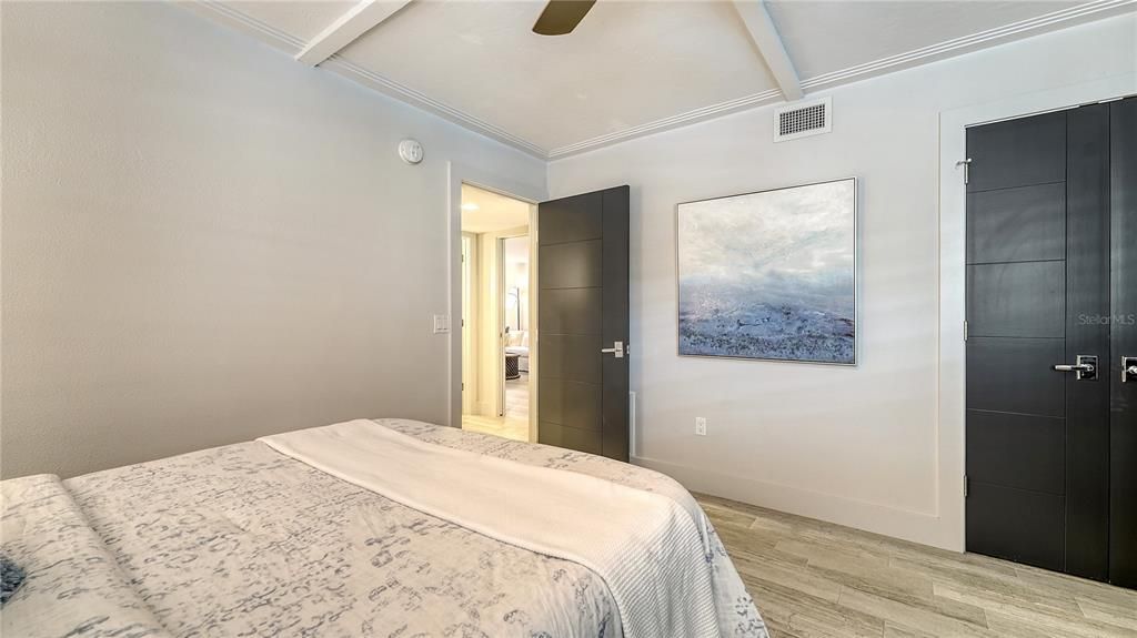 Под контрактом: $1,450,000 (2 спален, 2 ванн, 1498 Квадратных фут)