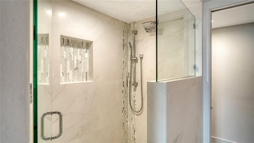 Под контрактом: $1,450,000 (2 спален, 2 ванн, 1498 Квадратных фут)