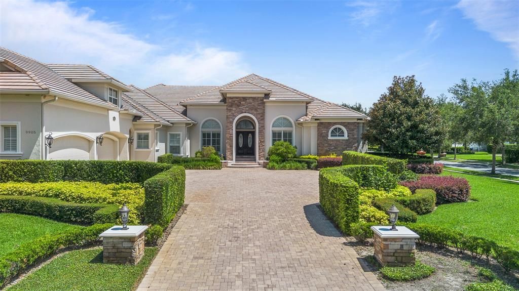 Под контрактом: $2,650,000 (5 спален, 6 ванн, 7621 Квадратных фут)