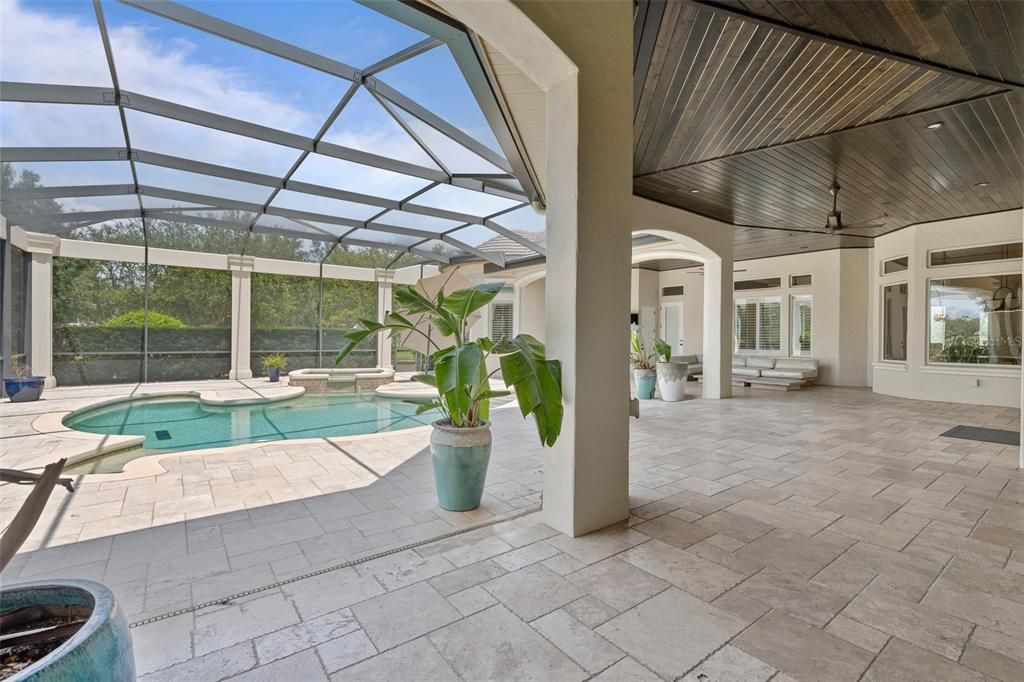 Под контрактом: $2,650,000 (5 спален, 6 ванн, 7621 Квадратных фут)