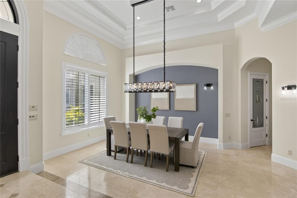 Под контрактом: $2,650,000 (5 спален, 6 ванн, 7621 Квадратных фут)