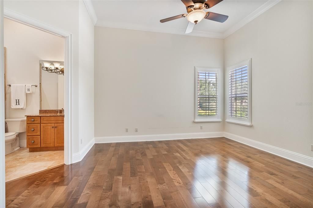 Под контрактом: $2,650,000 (5 спален, 6 ванн, 7621 Квадратных фут)