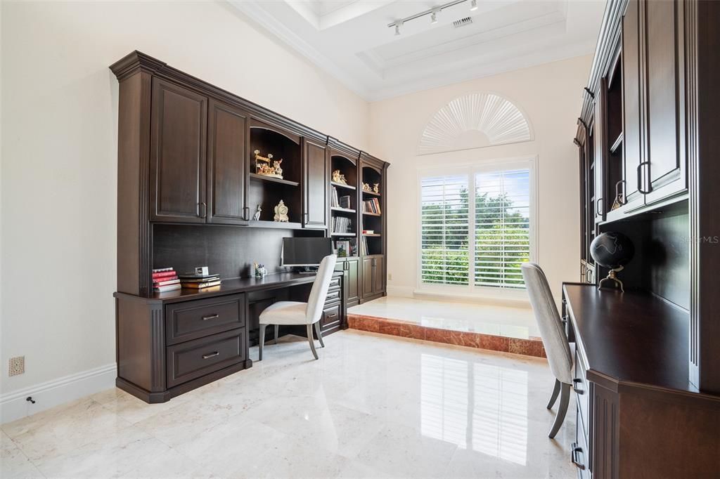 Под контрактом: $2,650,000 (5 спален, 6 ванн, 7621 Квадратных фут)