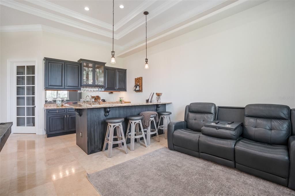 Под контрактом: $2,650,000 (5 спален, 6 ванн, 7621 Квадратных фут)