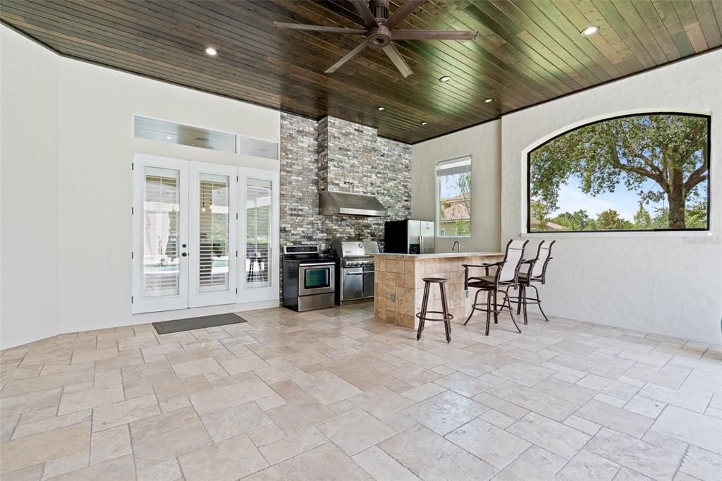 Под контрактом: $2,650,000 (5 спален, 6 ванн, 7621 Квадратных фут)