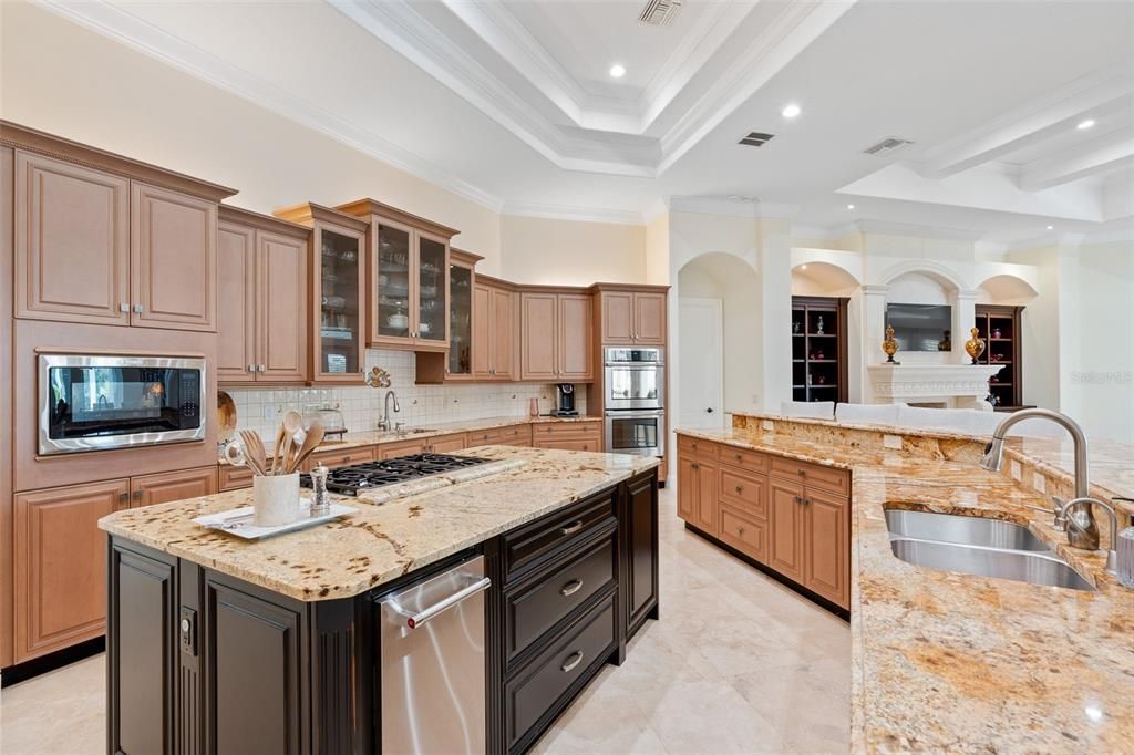 Под контрактом: $2,650,000 (5 спален, 6 ванн, 7621 Квадратных фут)