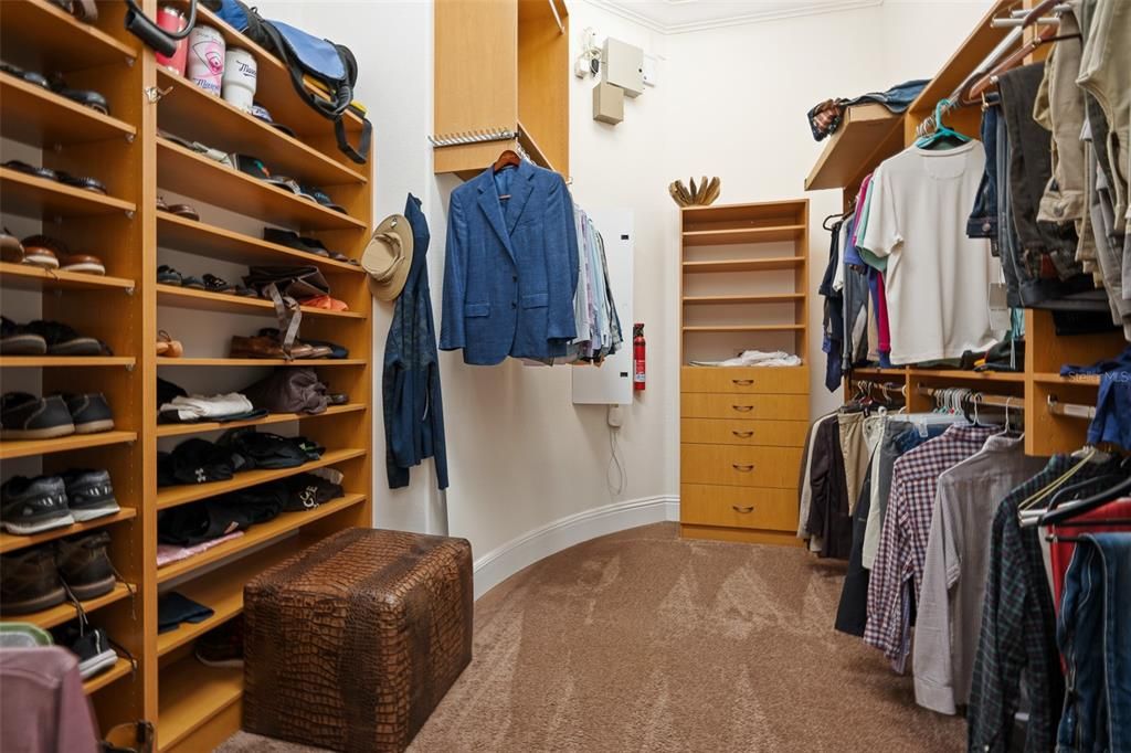 Под контрактом: $2,650,000 (5 спален, 6 ванн, 7621 Квадратных фут)