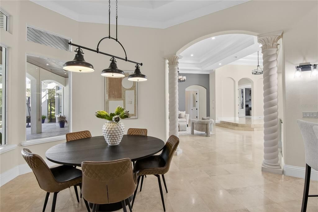 Под контрактом: $2,650,000 (5 спален, 6 ванн, 7621 Квадратных фут)