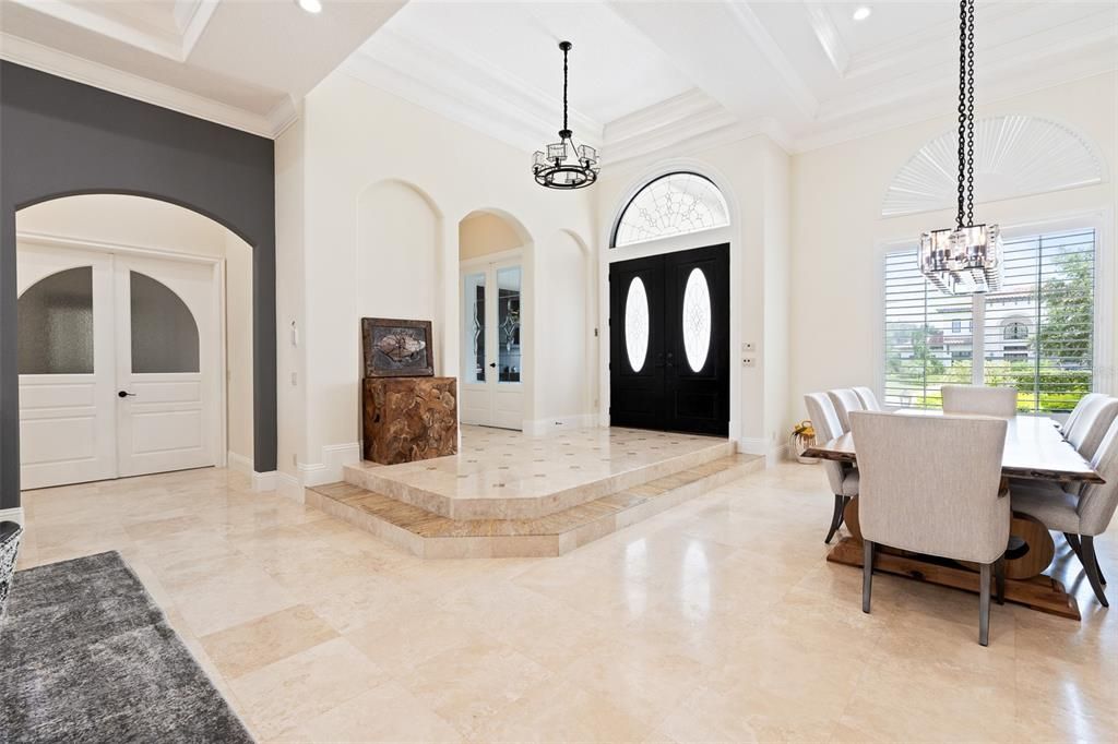 Под контрактом: $2,650,000 (5 спален, 6 ванн, 7621 Квадратных фут)