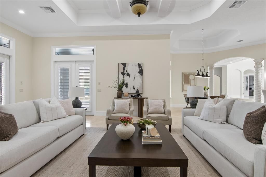 Под контрактом: $2,650,000 (5 спален, 6 ванн, 7621 Квадратных фут)