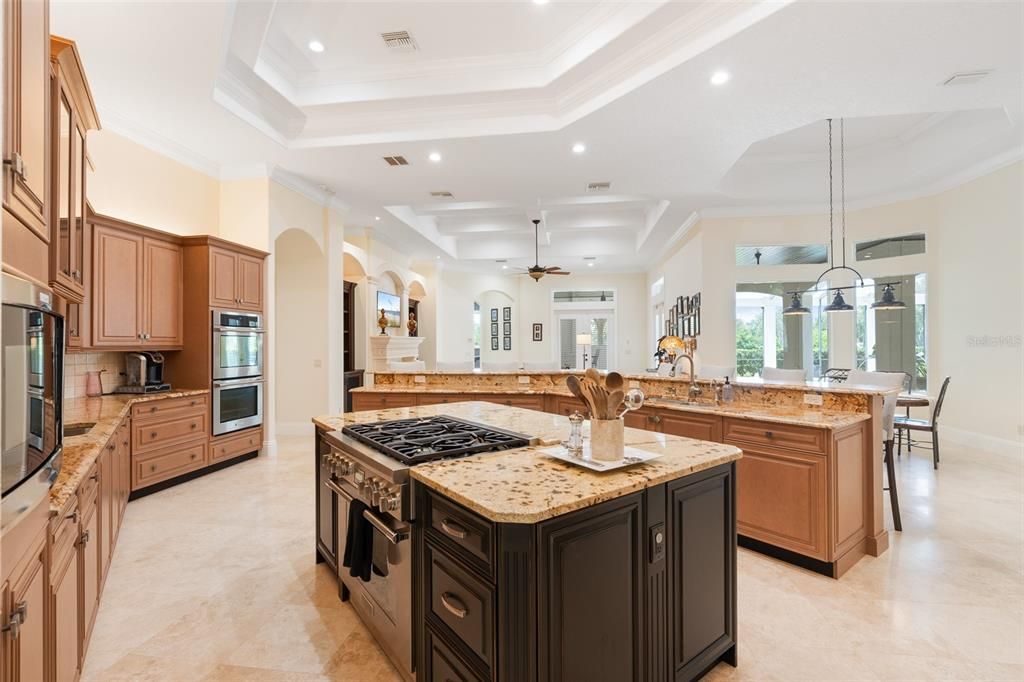 Под контрактом: $2,650,000 (5 спален, 6 ванн, 7621 Квадратных фут)