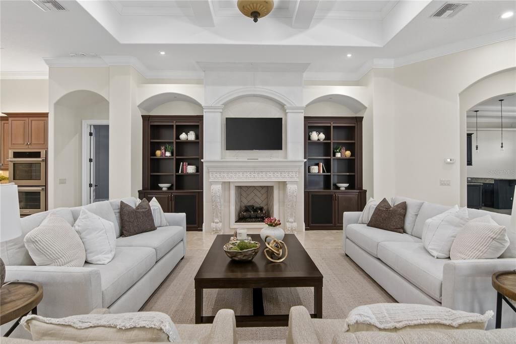 Под контрактом: $2,650,000 (5 спален, 6 ванн, 7621 Квадратных фут)