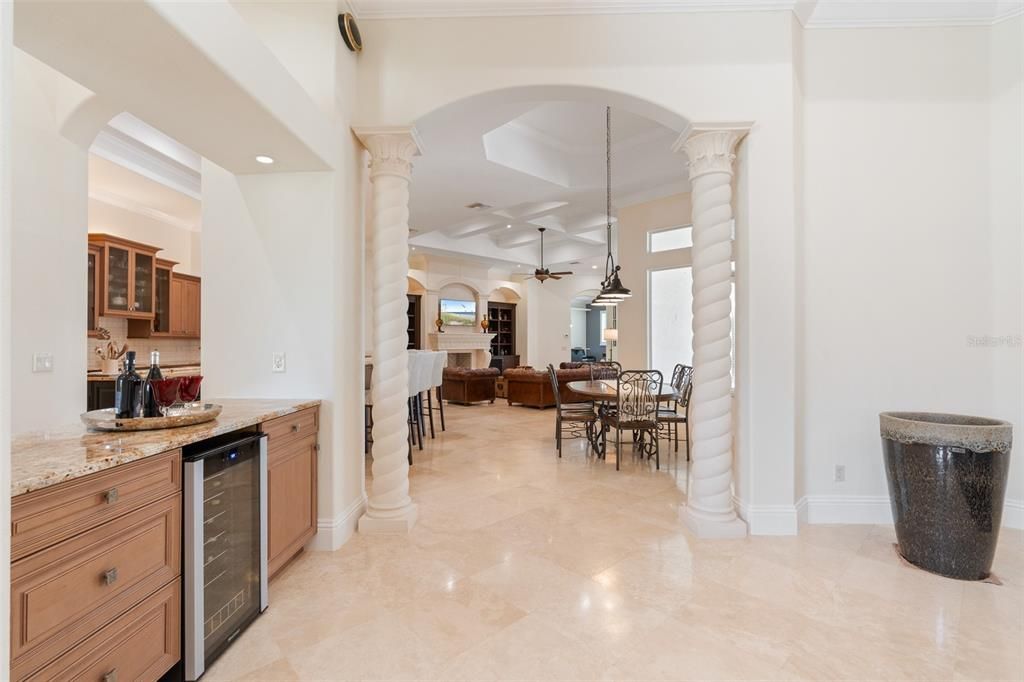 Под контрактом: $2,650,000 (5 спален, 6 ванн, 7621 Квадратных фут)