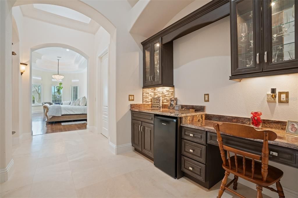 Под контрактом: $2,650,000 (5 спален, 6 ванн, 7621 Квадратных фут)