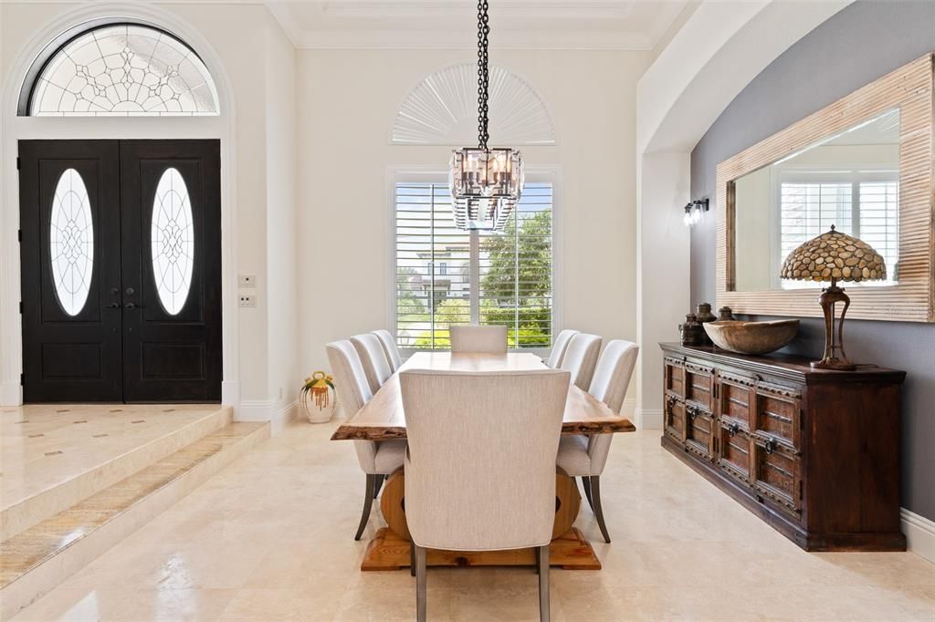 Под контрактом: $2,650,000 (5 спален, 6 ванн, 7621 Квадратных фут)