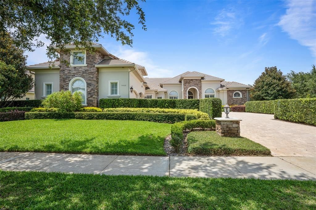 Под контрактом: $2,650,000 (5 спален, 6 ванн, 7621 Квадратных фут)