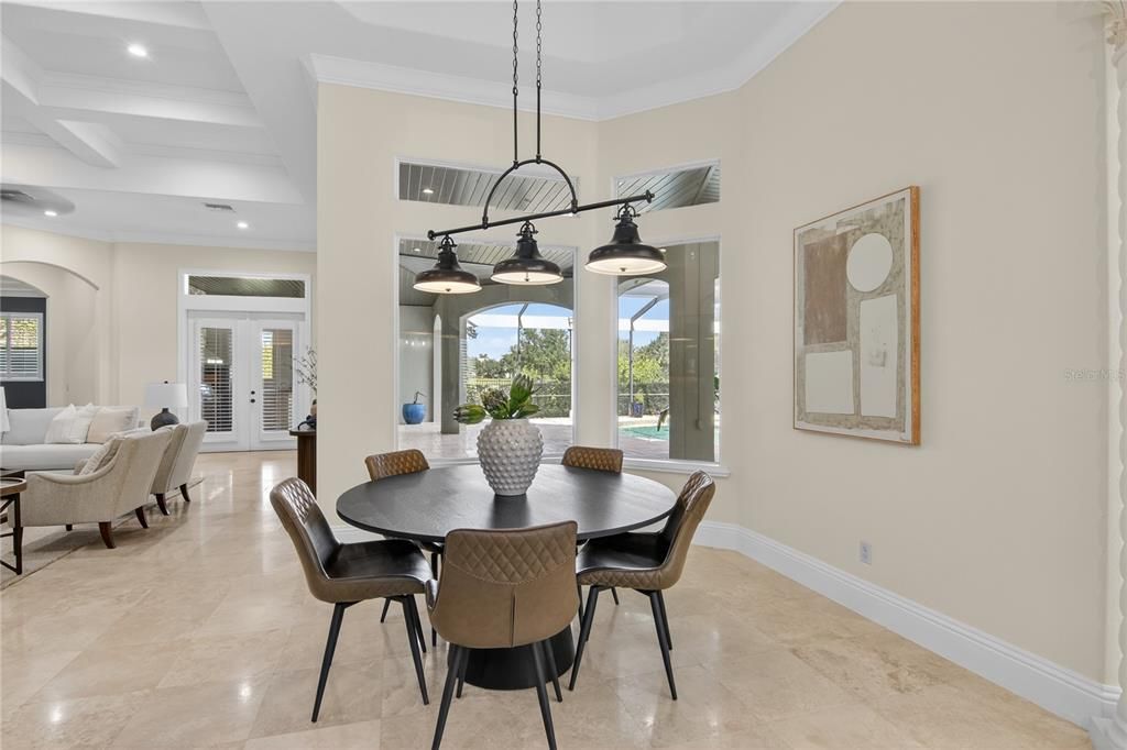 Под контрактом: $2,650,000 (5 спален, 6 ванн, 7621 Квадратных фут)