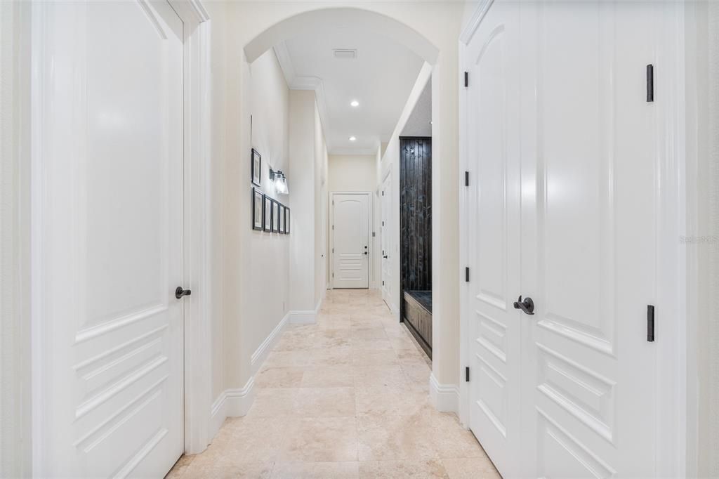 Под контрактом: $2,650,000 (5 спален, 6 ванн, 7621 Квадратных фут)