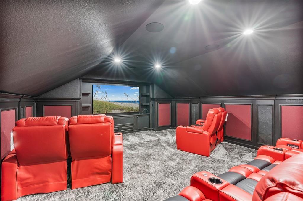 Под контрактом: $2,650,000 (5 спален, 6 ванн, 7621 Квадратных фут)