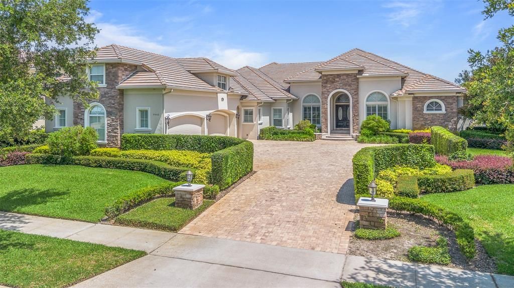 Под контрактом: $2,650,000 (5 спален, 6 ванн, 7621 Квадратных фут)