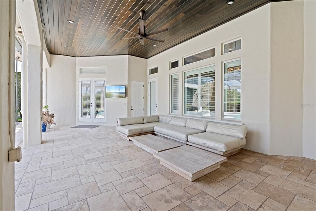 Под контрактом: $2,650,000 (5 спален, 6 ванн, 7621 Квадратных фут)