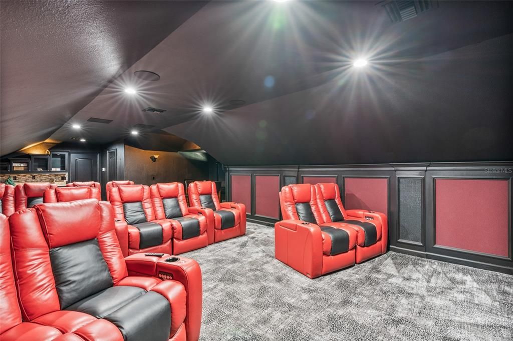 Под контрактом: $2,650,000 (5 спален, 6 ванн, 7621 Квадратных фут)