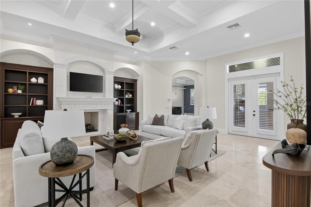 Под контрактом: $2,650,000 (5 спален, 6 ванн, 7621 Квадратных фут)