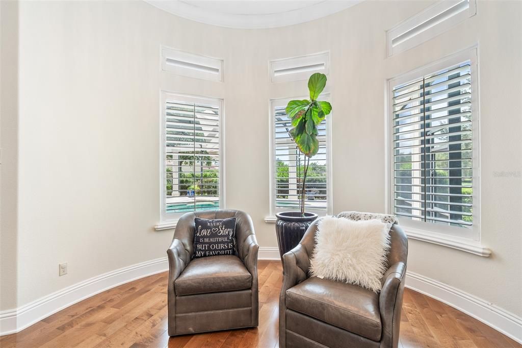 Под контрактом: $2,650,000 (5 спален, 6 ванн, 7621 Квадратных фут)