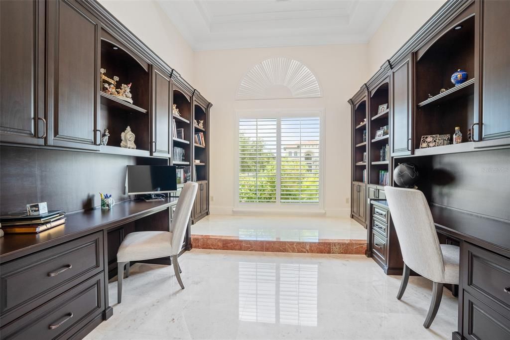 Под контрактом: $2,650,000 (5 спален, 6 ванн, 7621 Квадратных фут)