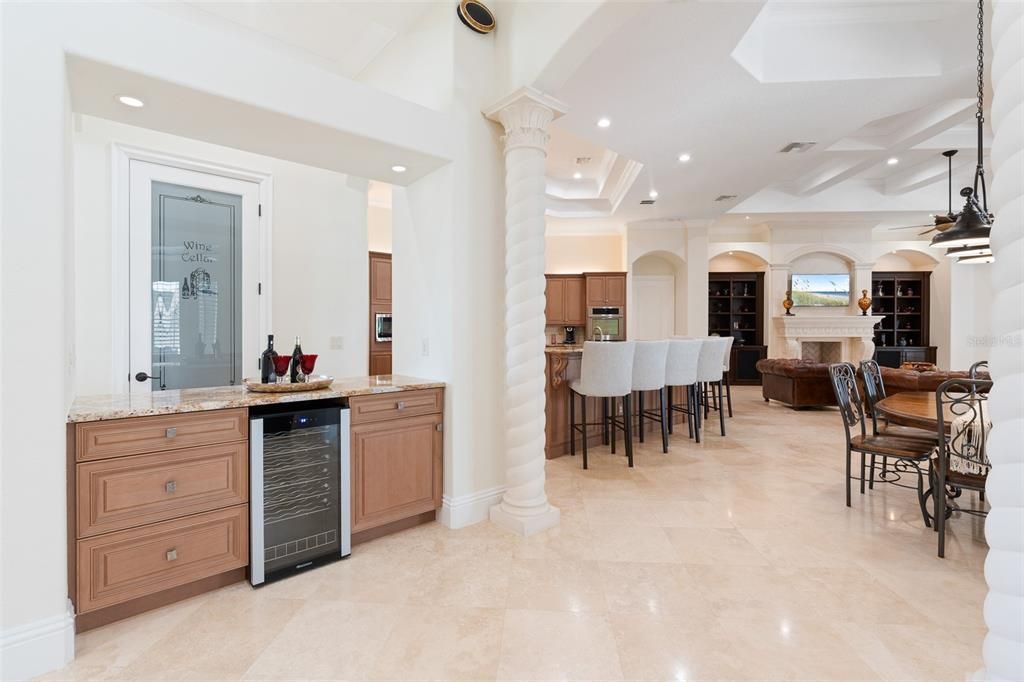 Под контрактом: $2,650,000 (5 спален, 6 ванн, 7621 Квадратных фут)