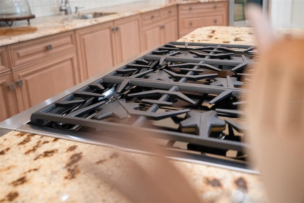 Под контрактом: $2,650,000 (5 спален, 6 ванн, 7621 Квадратных фут)