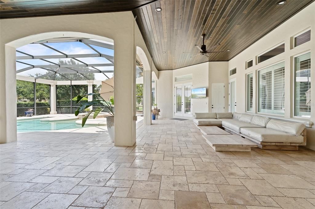 Под контрактом: $2,650,000 (5 спален, 6 ванн, 7621 Квадратных фут)