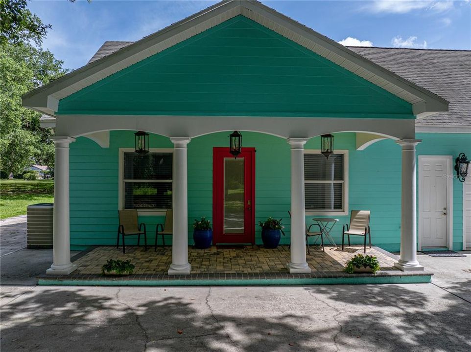 For Sale: $999,999 (5 beds, 4 baths, 4242 Square Feet)