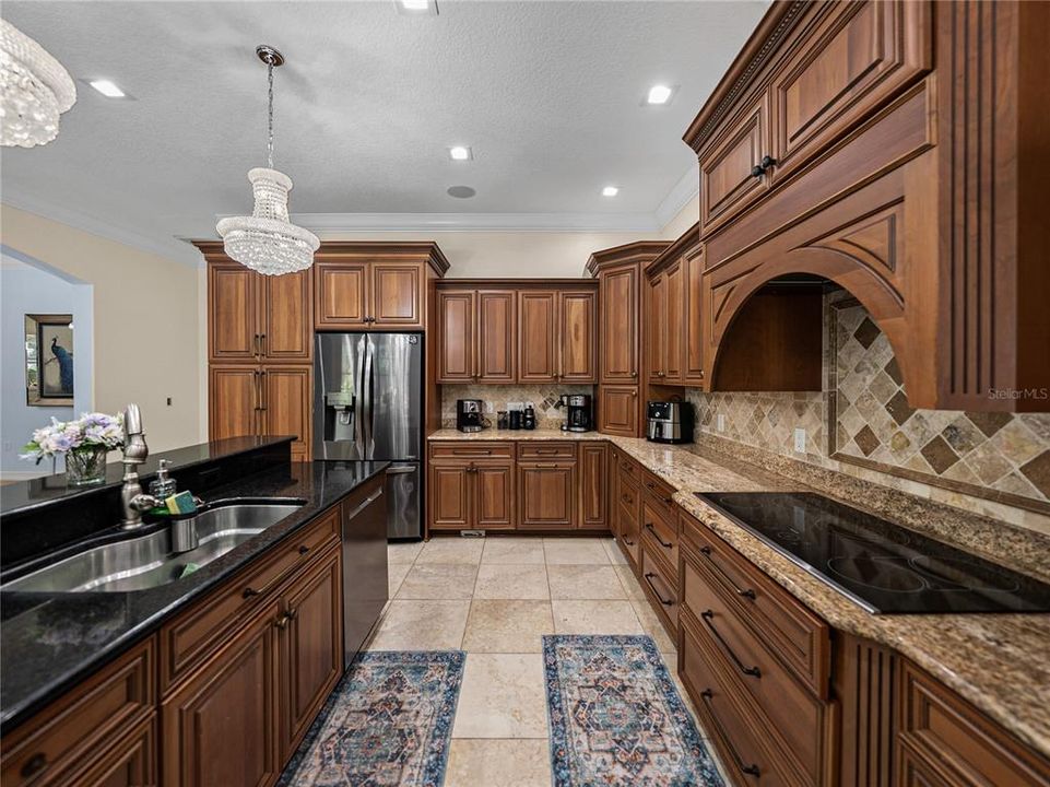 For Sale: $999,999 (5 beds, 4 baths, 4242 Square Feet)