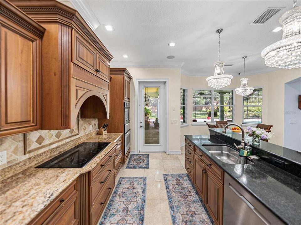 For Sale: $999,999 (5 beds, 4 baths, 4242 Square Feet)