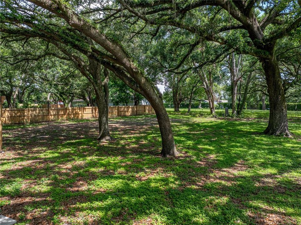 For Sale: $999,999 (5 beds, 4 baths, 4242 Square Feet)