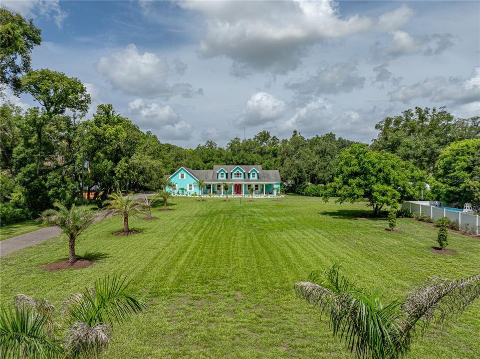 For Sale: $999,999 (5 beds, 4 baths, 4242 Square Feet)