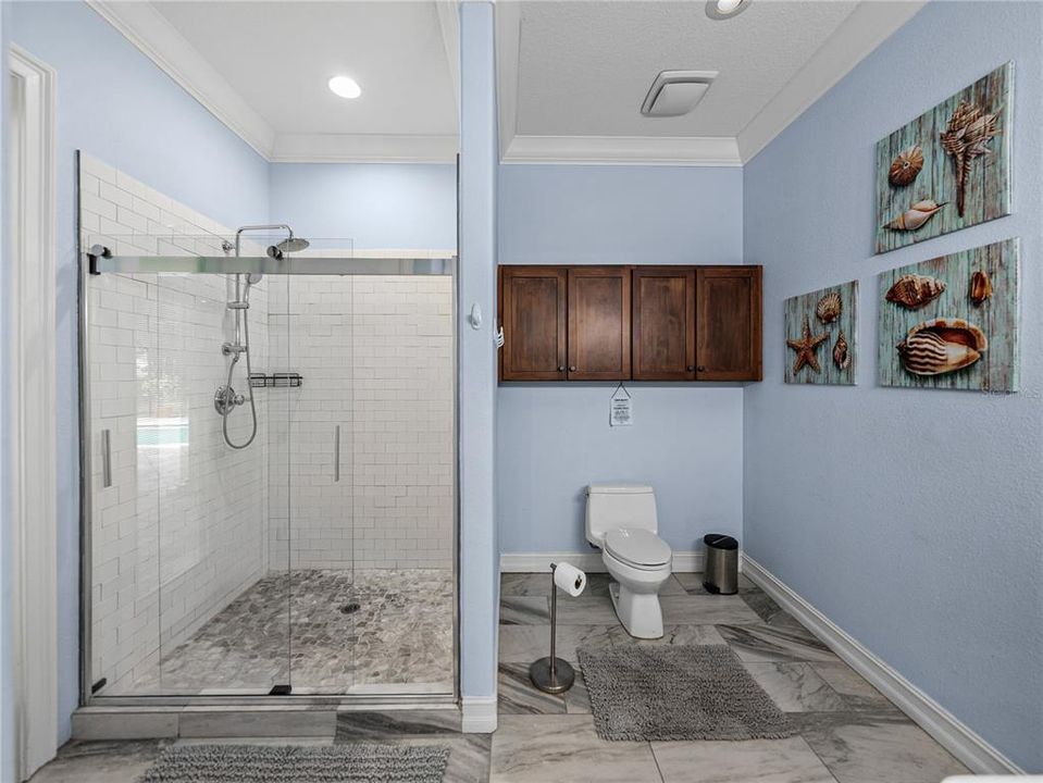 For Sale: $999,999 (5 beds, 4 baths, 4242 Square Feet)