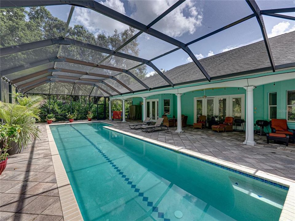 For Sale: $999,999 (5 beds, 4 baths, 4242 Square Feet)