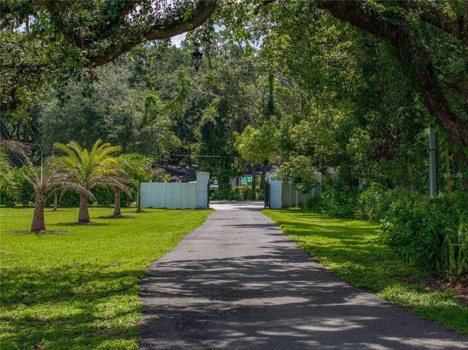 For Sale: $999,999 (5 beds, 4 baths, 4242 Square Feet)