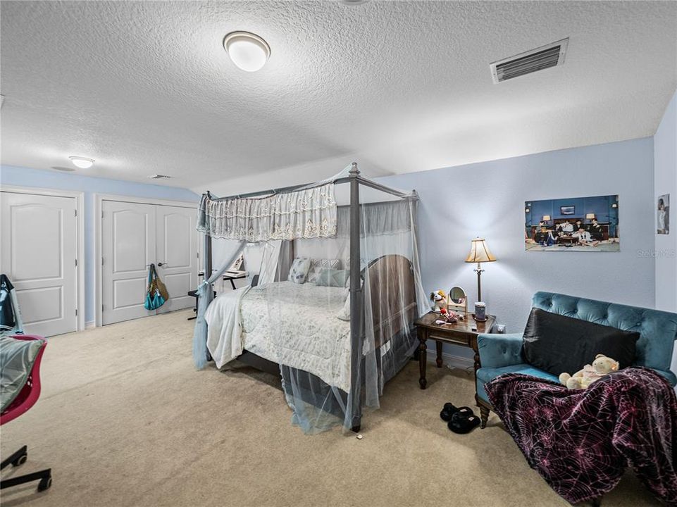 For Sale: $999,999 (5 beds, 4 baths, 4242 Square Feet)